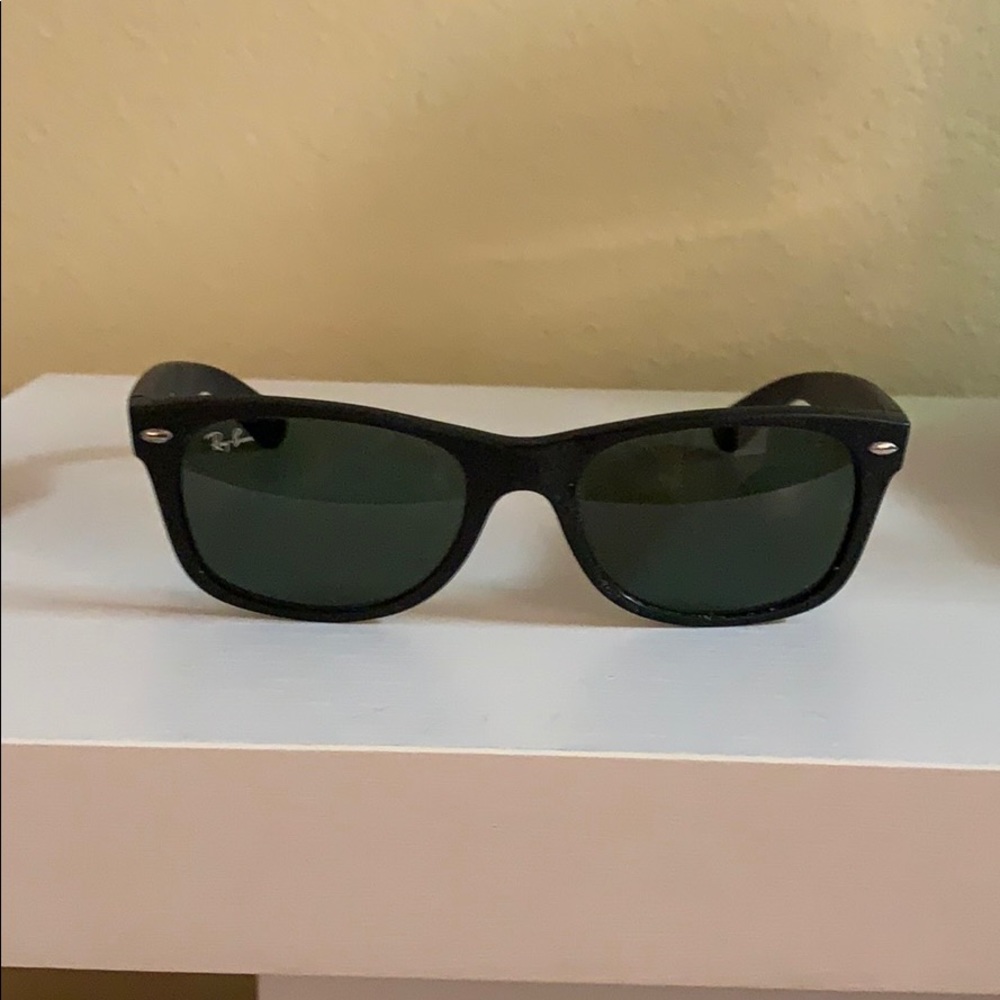 Matte Black Ray-Ban Sunglasses
